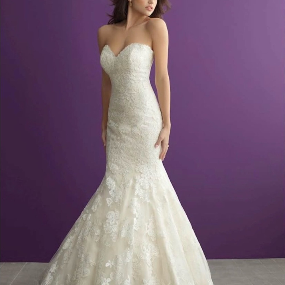 Allure Bridals Ivory Lace Wedding Dress